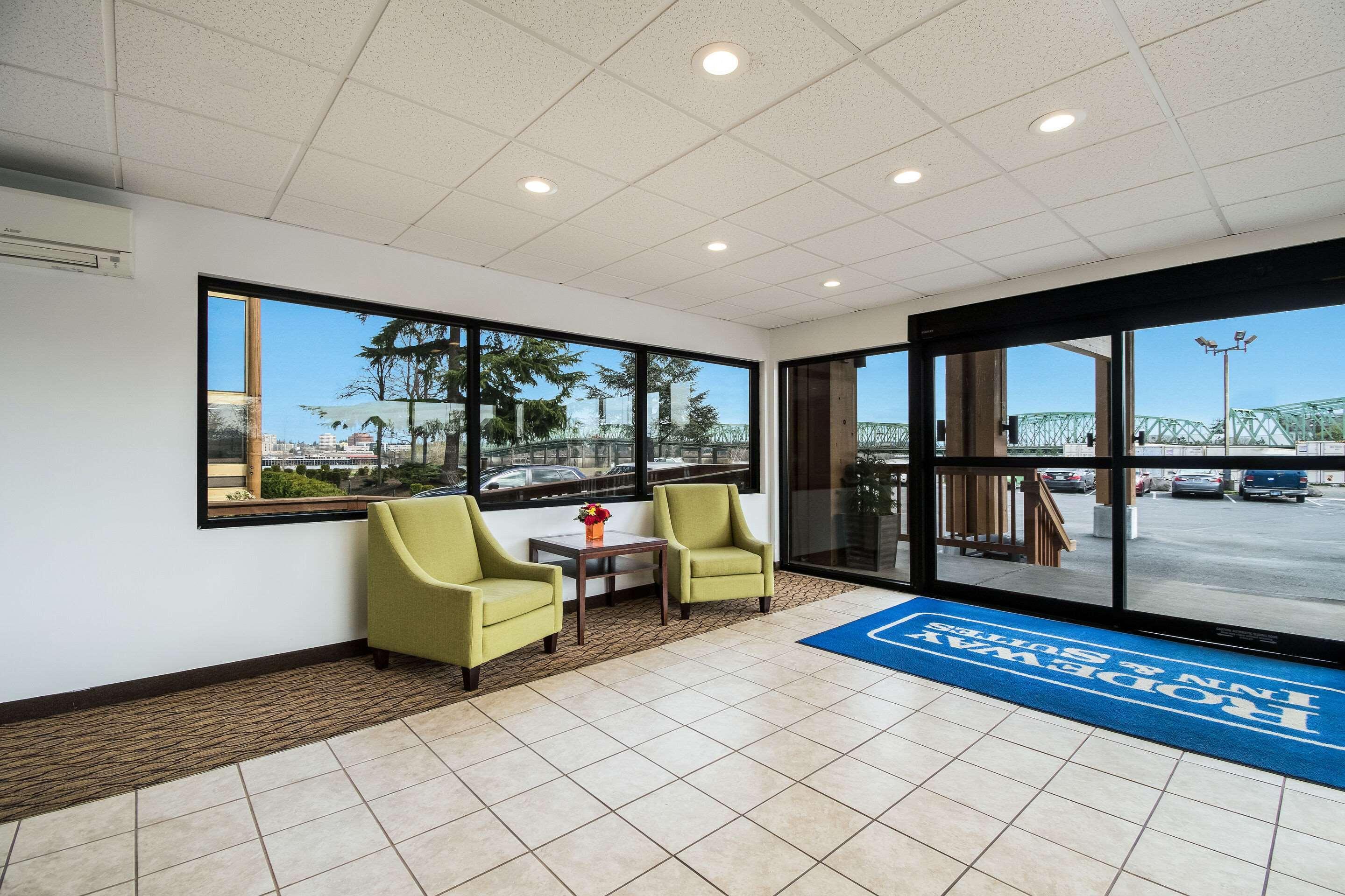 Rodeway Inn & Suites Portland - Jantzen Beach Экстерьер фото