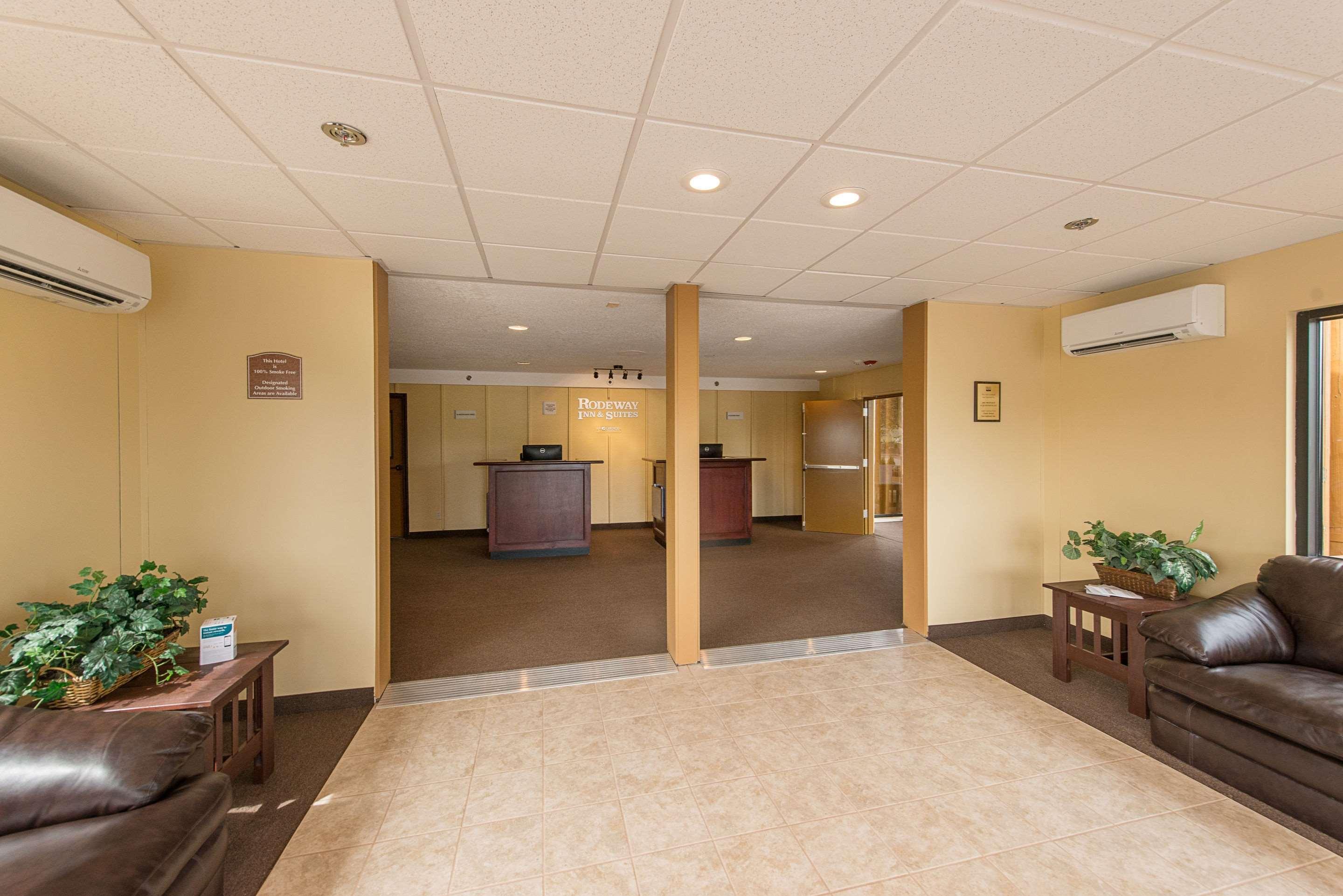 Rodeway Inn & Suites Portland - Jantzen Beach Экстерьер фото
