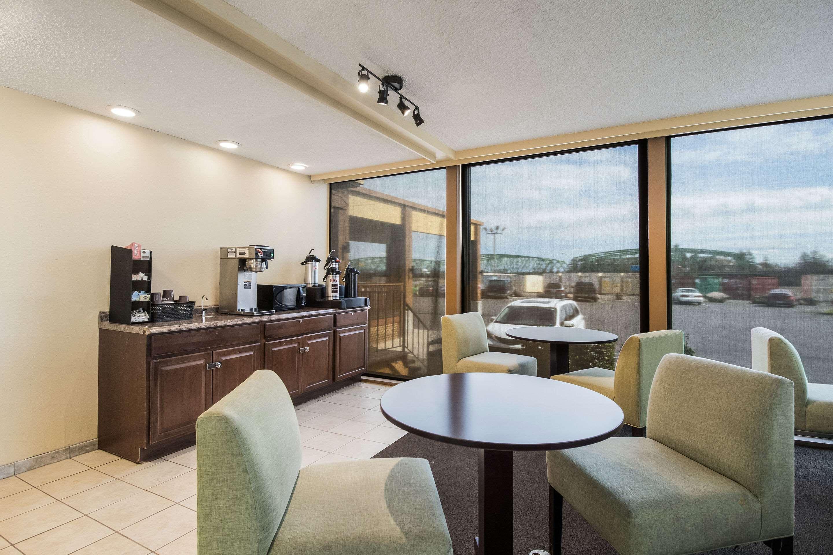 Rodeway Inn & Suites Portland - Jantzen Beach Экстерьер фото
