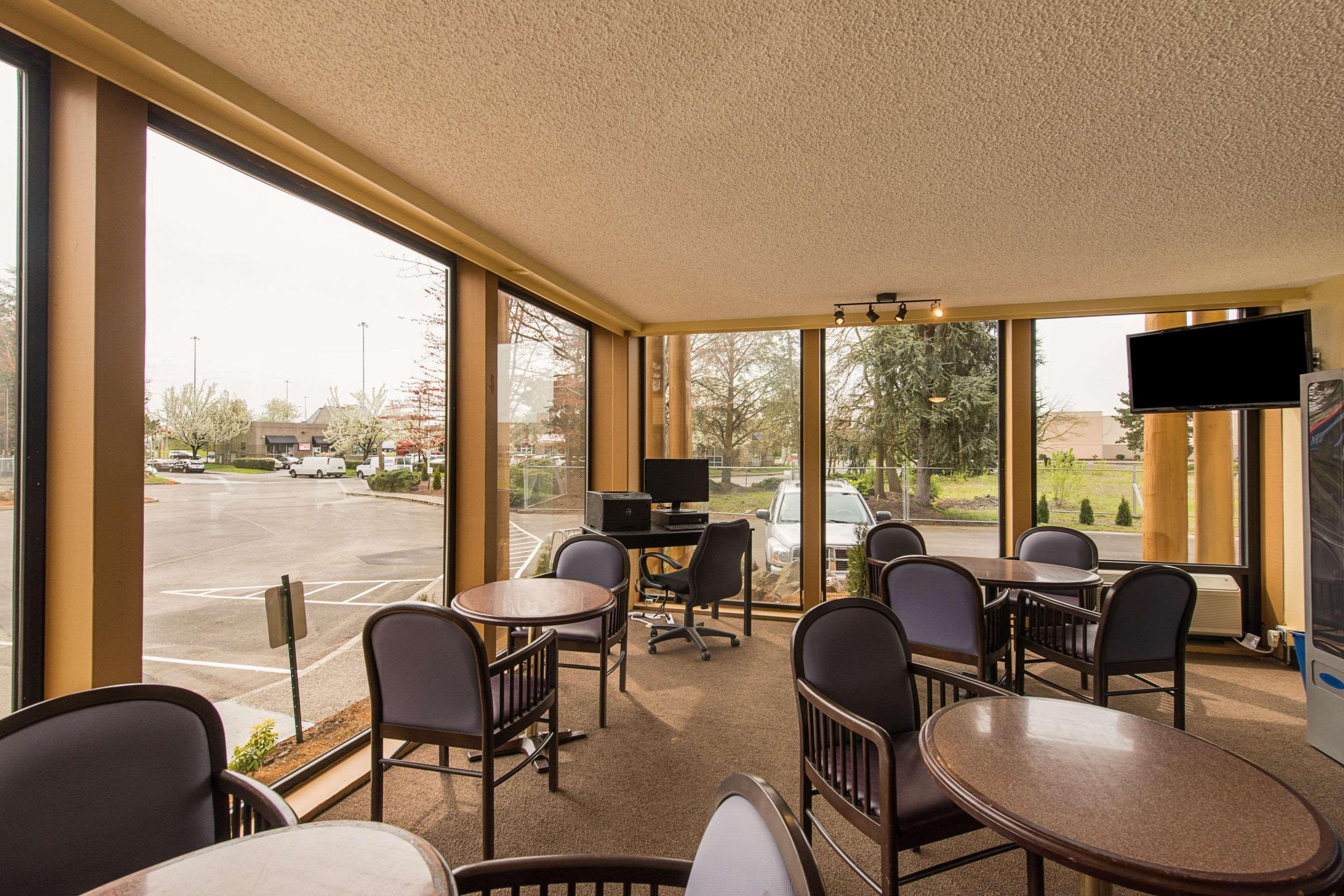Rodeway Inn & Suites Portland - Jantzen Beach Экстерьер фото