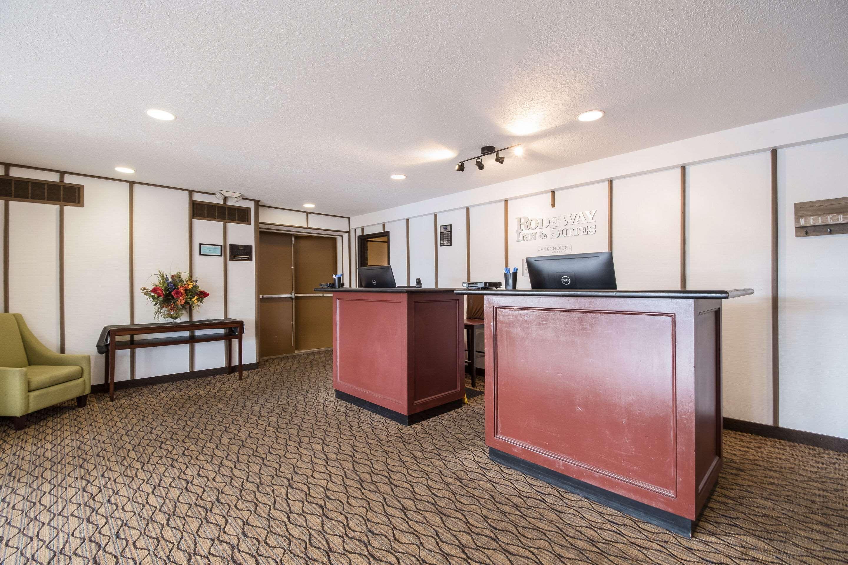 Rodeway Inn & Suites Portland - Jantzen Beach Экстерьер фото