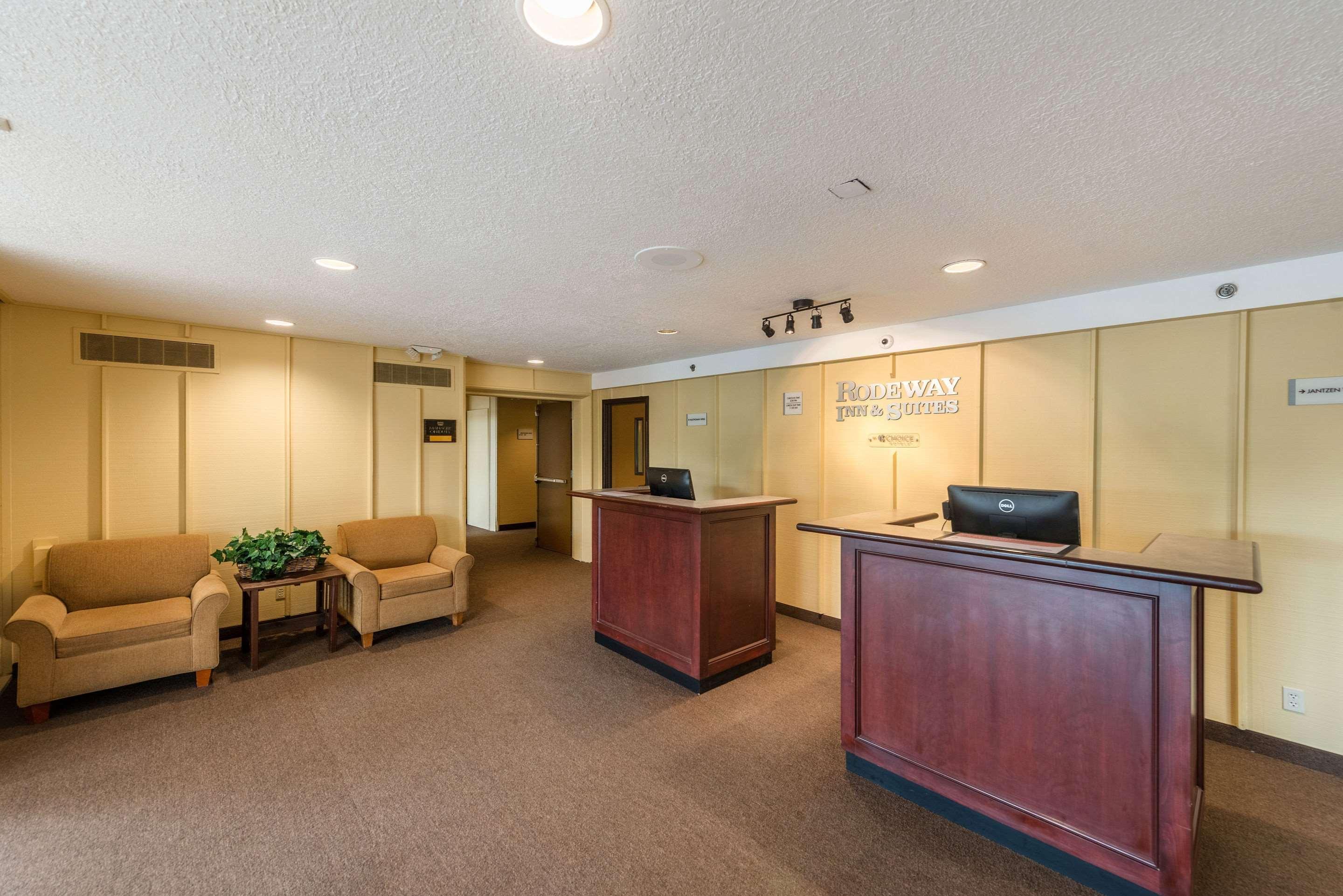 Rodeway Inn & Suites Portland - Jantzen Beach Экстерьер фото