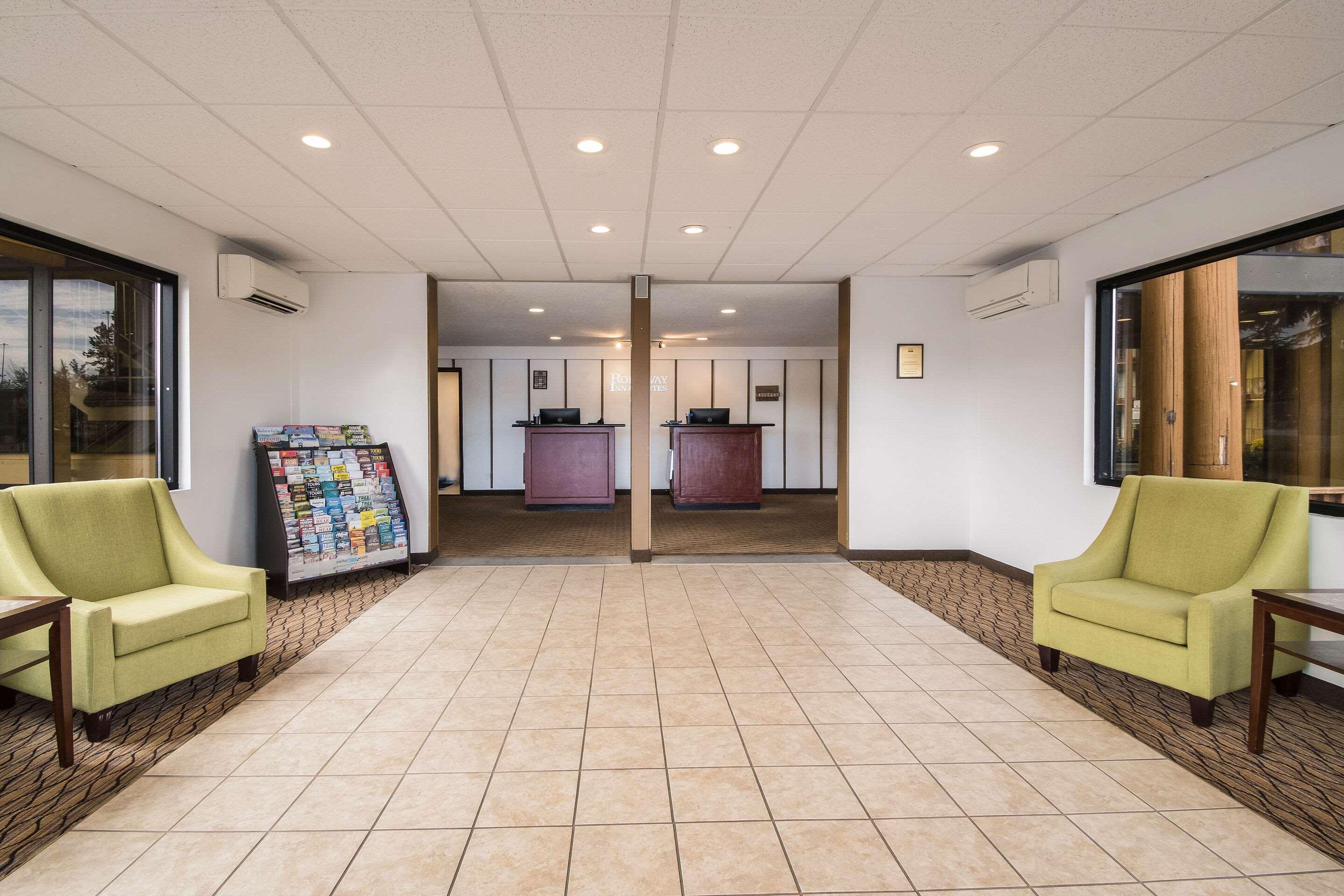 Rodeway Inn & Suites Portland - Jantzen Beach Экстерьер фото
